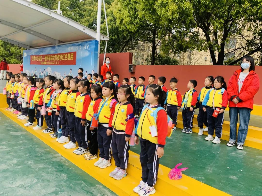 【幼小衔接】 成长初体验 筑梦新印象 ——记幼儿园参观小学活动插图1